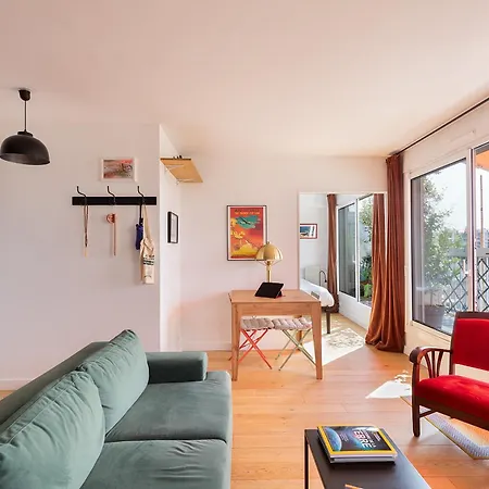 Sunny Quiet Haven And Stunning Views, Marais * Paris